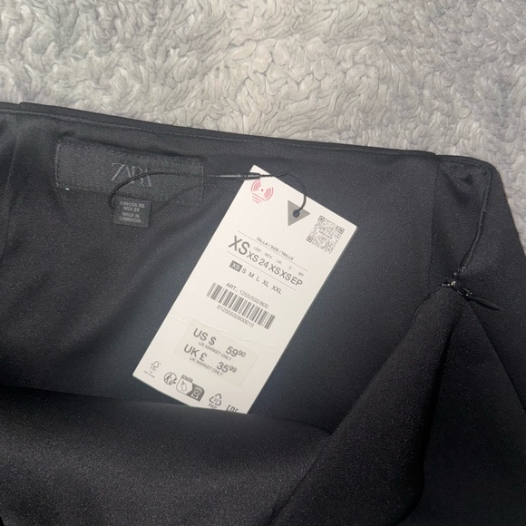 ZARA JEWEL PIECE MINI SKIRT - Picture 2 of 8